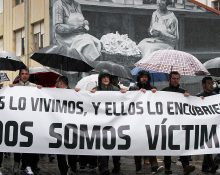Manifestació de les víctimes d'abusos davant el Bisbat d'Astorga