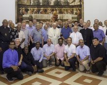 El papa Francesc amb la comunitat de la cúria jesuïta