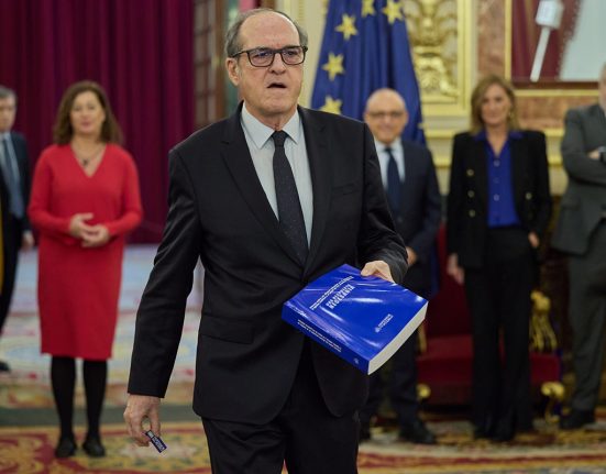 El defensor del poble, Ángel Gabilondo, presentant l’Informe sobre abusos sexuals en l’àmbit de l’Església Catòlica