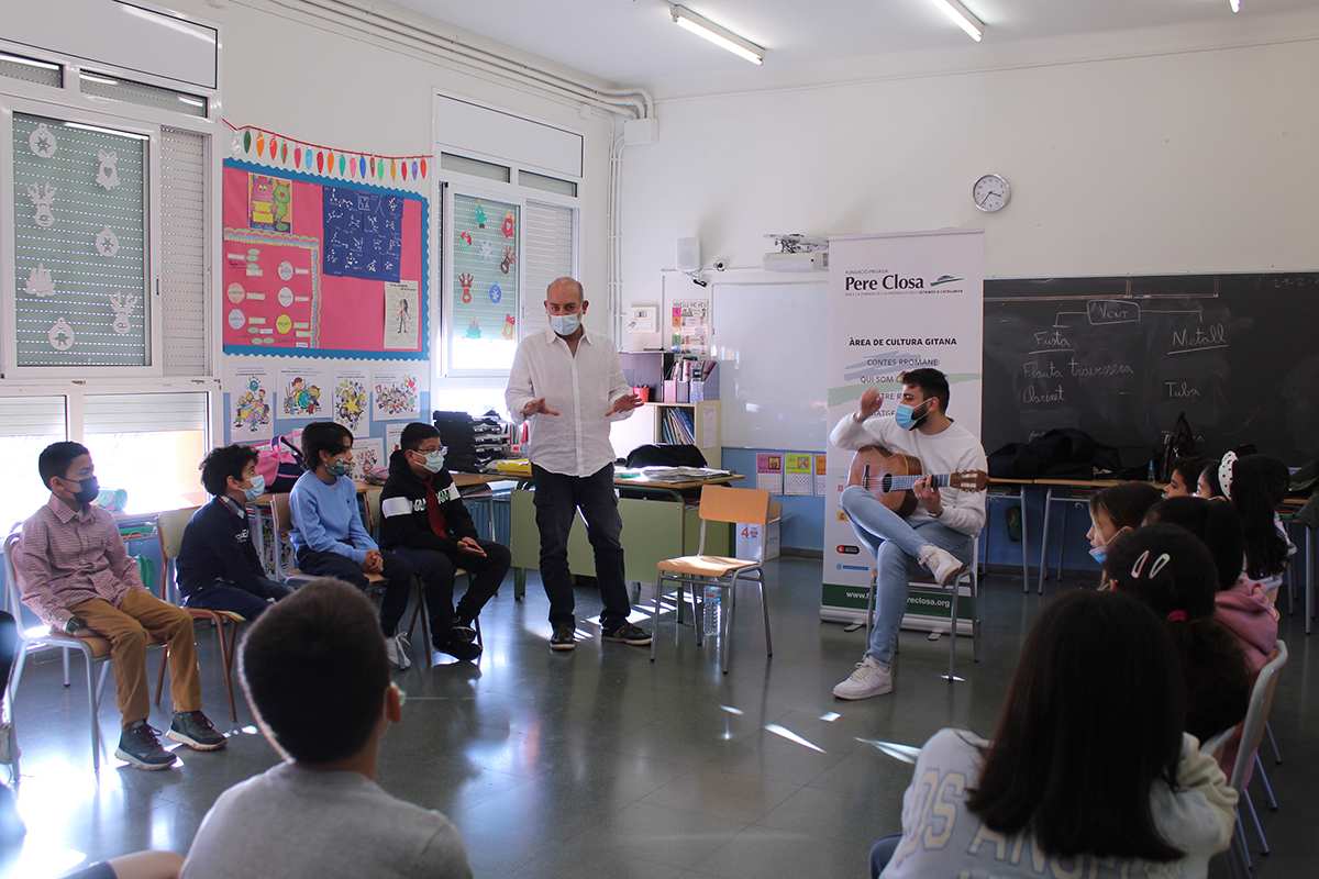 Alumnes del poble gitano en una escola de Badalona | © Fundació Pere Closa