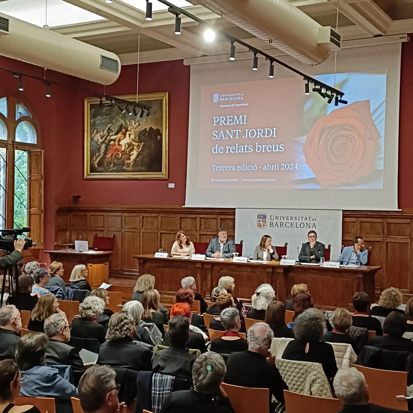 Els alumnes de la Universitat de l'Experiència (UB) celebren Sant Jordi