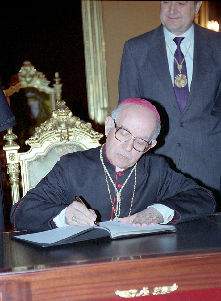 Signatura constitució andorrana 1993 al palau episcopal | © Arxiu nacional d'Andorra