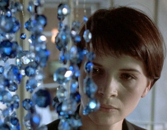 Fotograma de la pel·lícula “Tres colors: blau” de Krzysztof Kieslowski