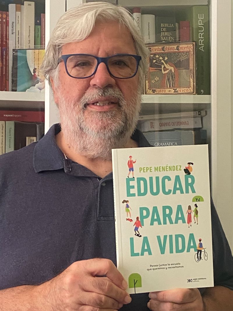 Pepe Menéndez amb el seu llibre «Educar para la vida»