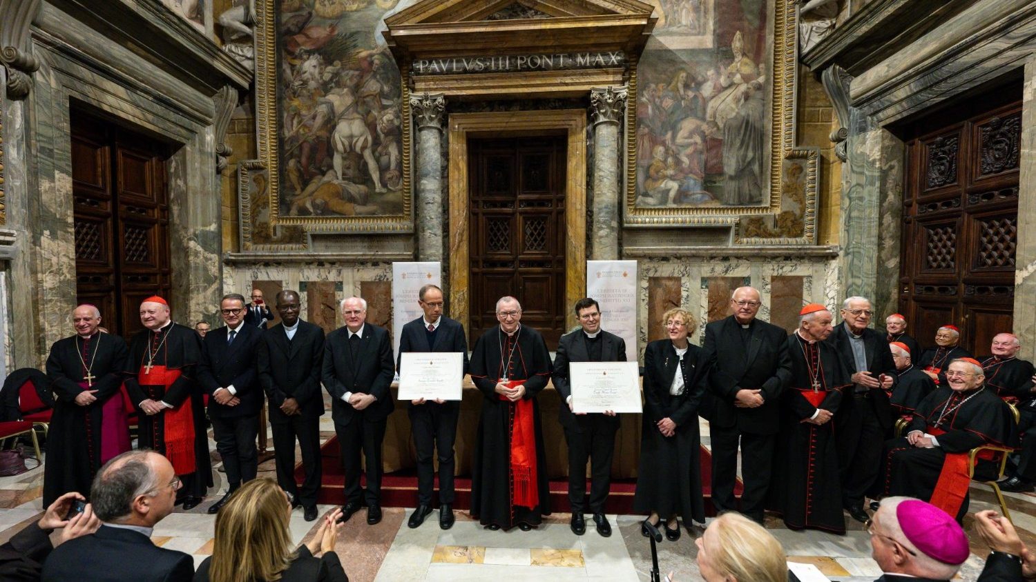 Francesc Torralba rep el Premi Ratzinger 2023 a la Sala Regia del Palau Apostòlic del Vaticà