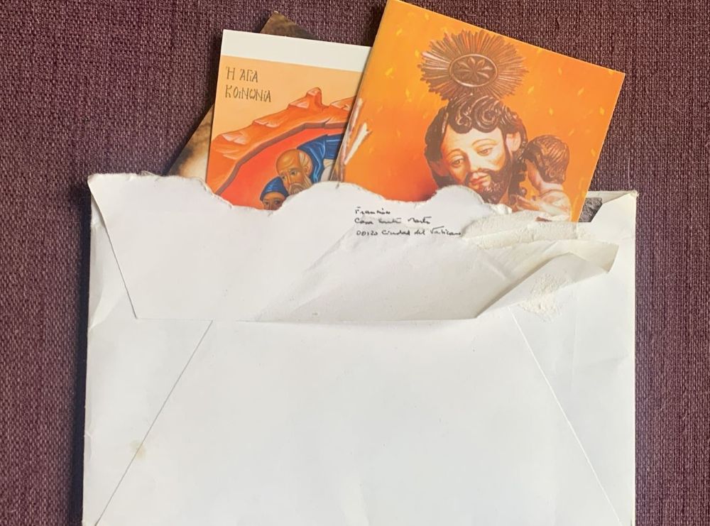 El sobre amb la carta del papa Francesc