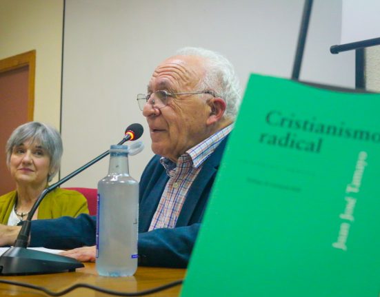 Juan José Tamayo en una presentació de «Cristianismo Radical» a l'Universitat de Múrcia