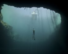 La revista se submergeix en l'abisme per intentar salvar-lo