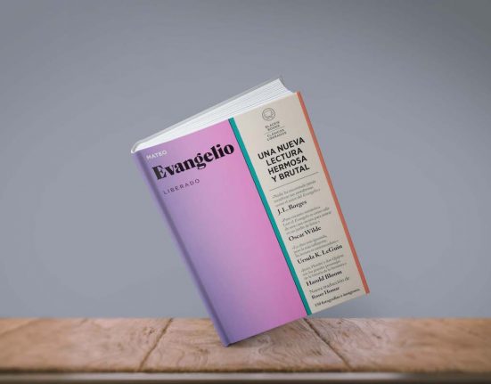 Una edició contemporània de l’Evangeli que converteix el text sagrat en objecte cultural obert a tot tipus de lectors