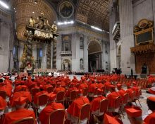 El papa Lleó XIV presideix el consistori extraordinari de cardenals al Vaticà, compromès amb una sinodalitat veritable